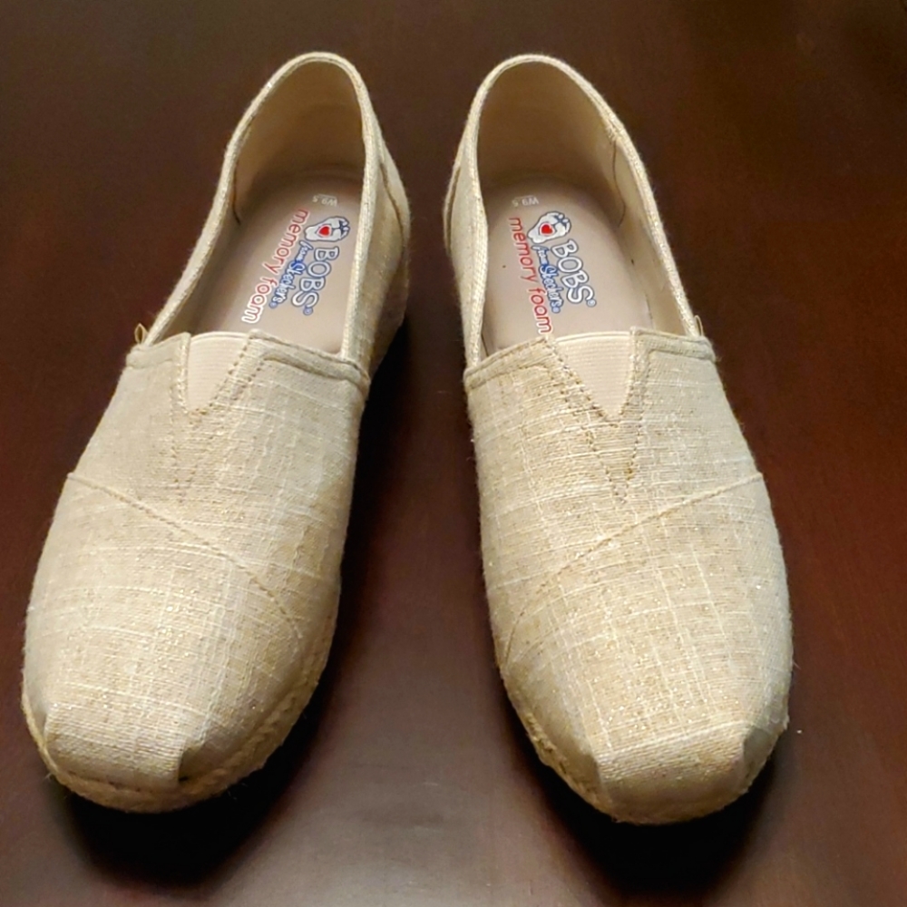 NEW  BOBS from Skechers. Sand sparkle 9.5